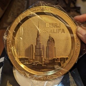 DUBAI Burj Khalifa Plate Gold/Black 16.5x16.5cm Details